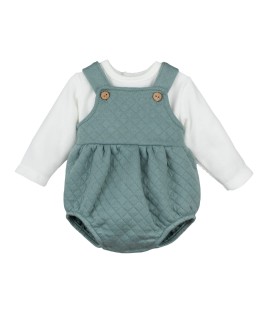 Peto de relieve con camiseta