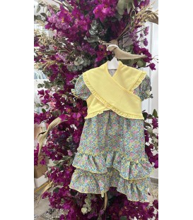 Vestido flamenca con pañuelo amarillo