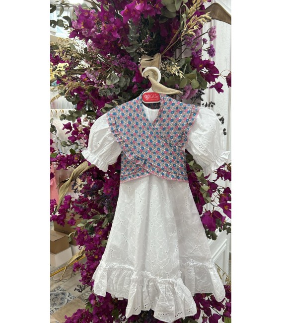 Vestido perforado con manton