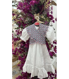 Vestido perforado con manton