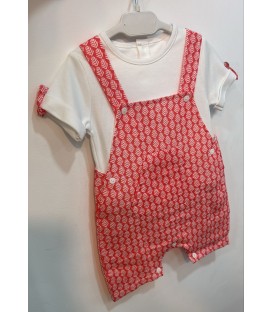 Peto rojo con camiseta