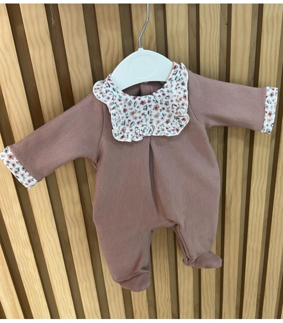 Pijama bonito rosa maquillaje