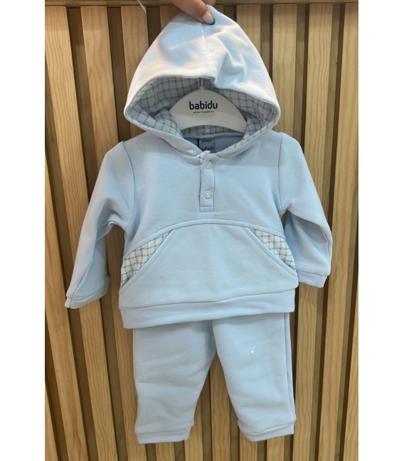Chandal celeste rayas