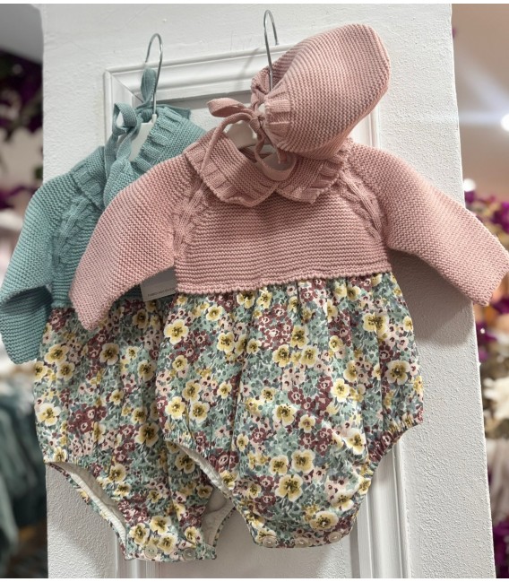 pelele de lana con tela y capota