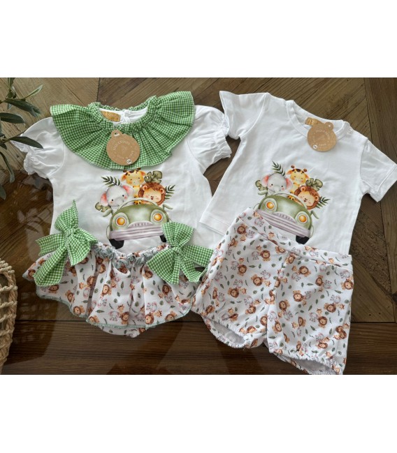 conjunto coche en la selva