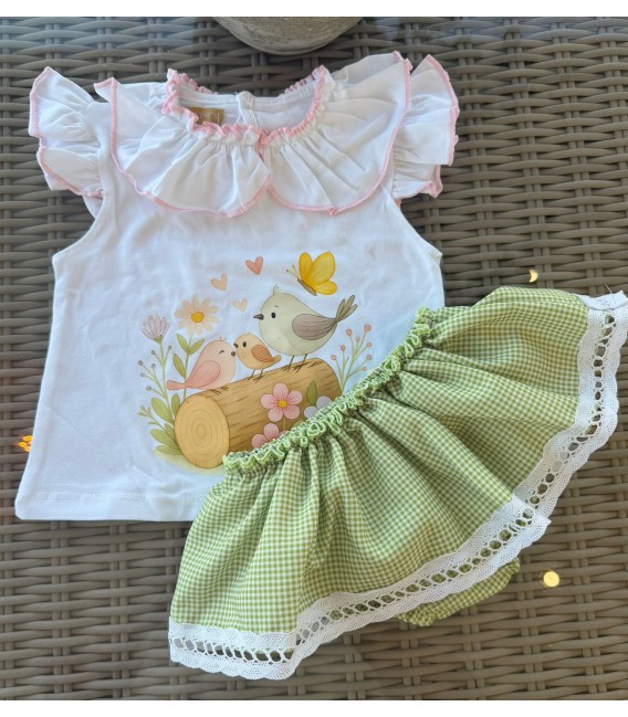 conjunto pajaritos en el tronco