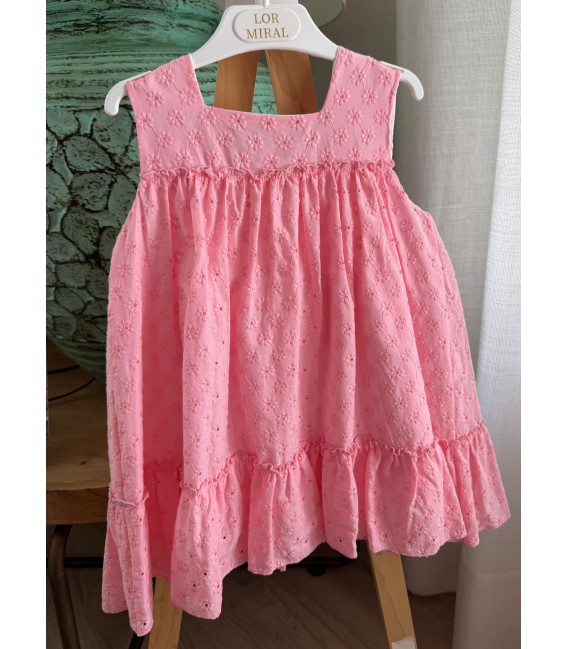 vestido rosa perforado