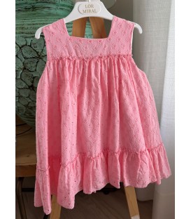 vestido rosa perforado